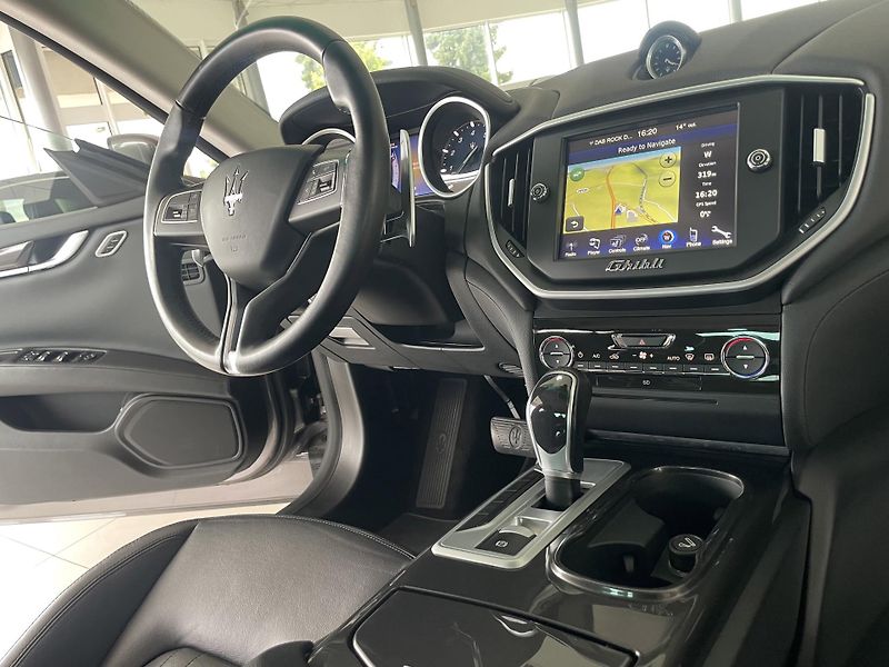 Maserati Ghibli SQ4 302kW*V6*REZERVACE! - fotka 10 z 38