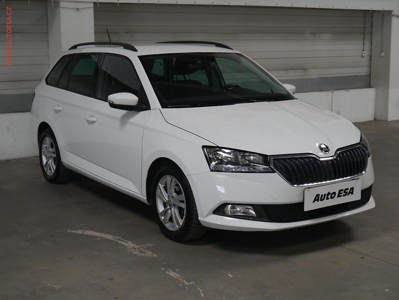 Škoda Fabia (2022) 1.0 TSi, ČR, Ambition, zámek - fotografie inzerátu