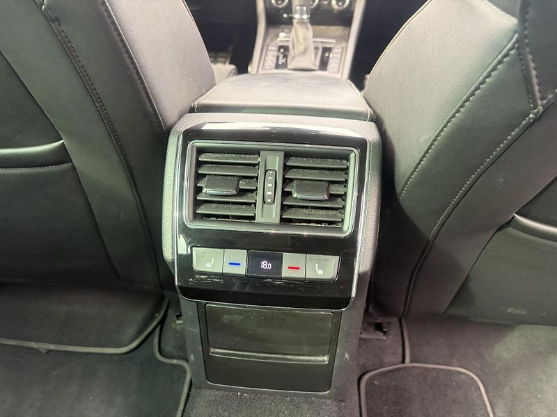 Škoda Superb 2.0TDi Scout DSG 140kW 4x4 - fotka 16 z 21