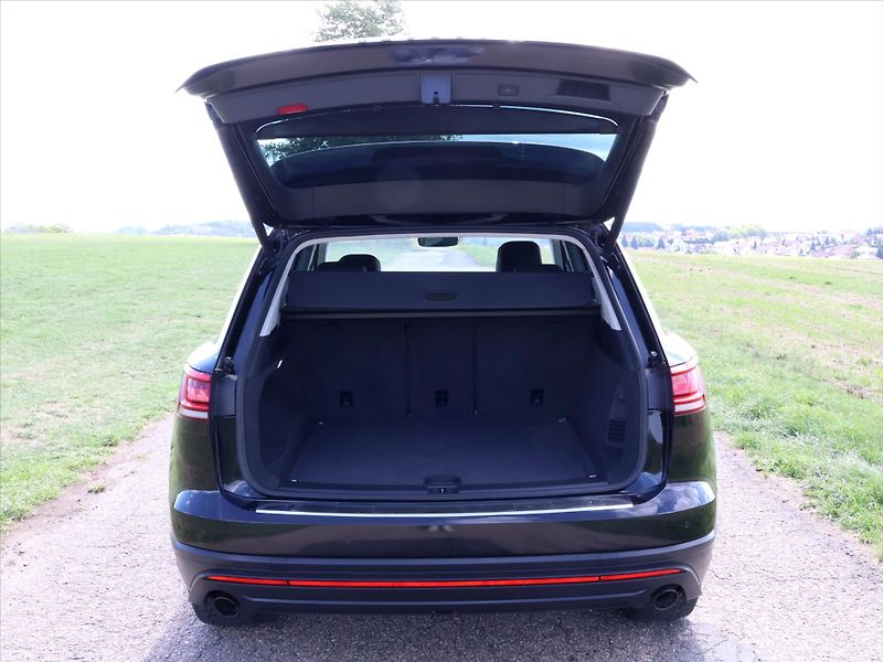 Volkswagen Touareg 3,0 TDI 170kW DSG 4M LED CZ - fotka 9 z 32