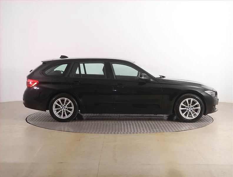 BMW Řada 3 (2015) 320 d xDrive, 4X4, Serv.kniha - fotka 6 z 19