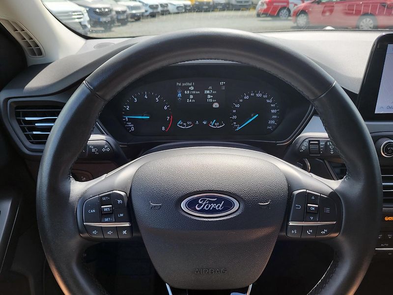 Ford Focus 1.0 EcoBoost mHEV 114kW TITAN. - fotka 10 z 50