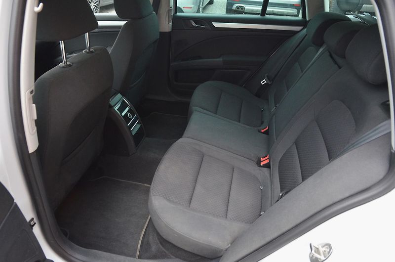Škoda Superb (2015) 2.0 TDi DSG 4x4 WEBASTO /TAŽNÉ - fotka 14 z 38