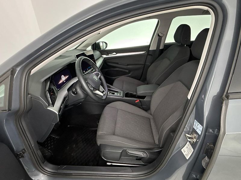 Volkswagen Golf Life DSG - fotka 7 z 29