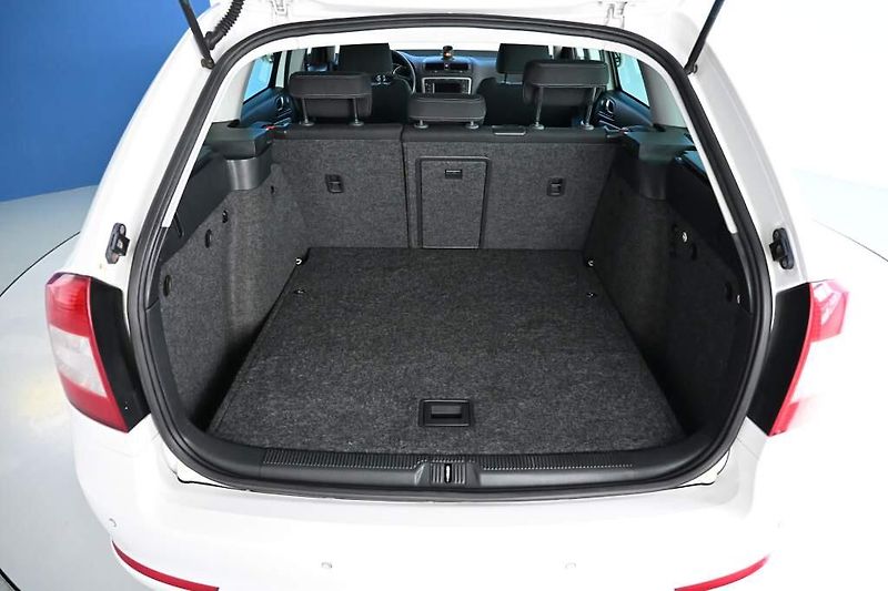Škoda Octavia (2012) 1.6 ELEGANCE TDI - fotka 8 z 21
