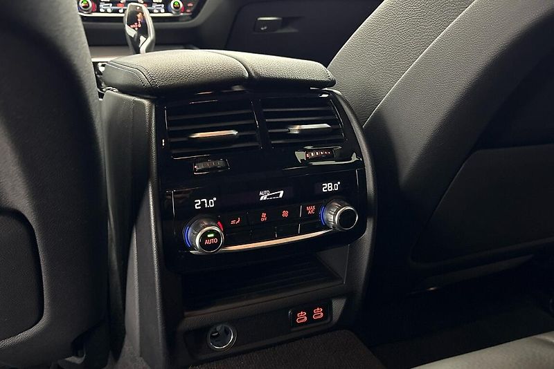 BMW Řada 5 530d xDrive - fotka 16 z 17
