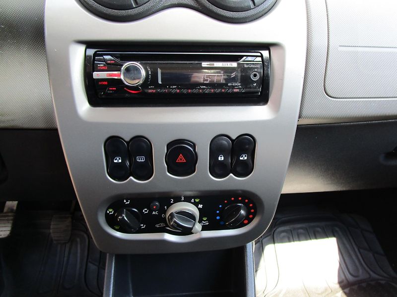 Dacia Sandero 1.2 - 55KW - NOVÝ OLEJ+STK - fotka 11 z 15