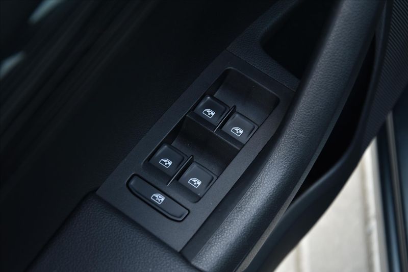 Škoda Octavia 1.6 TDI 85kW DSG STYLE ČR - fotka 14 z 24