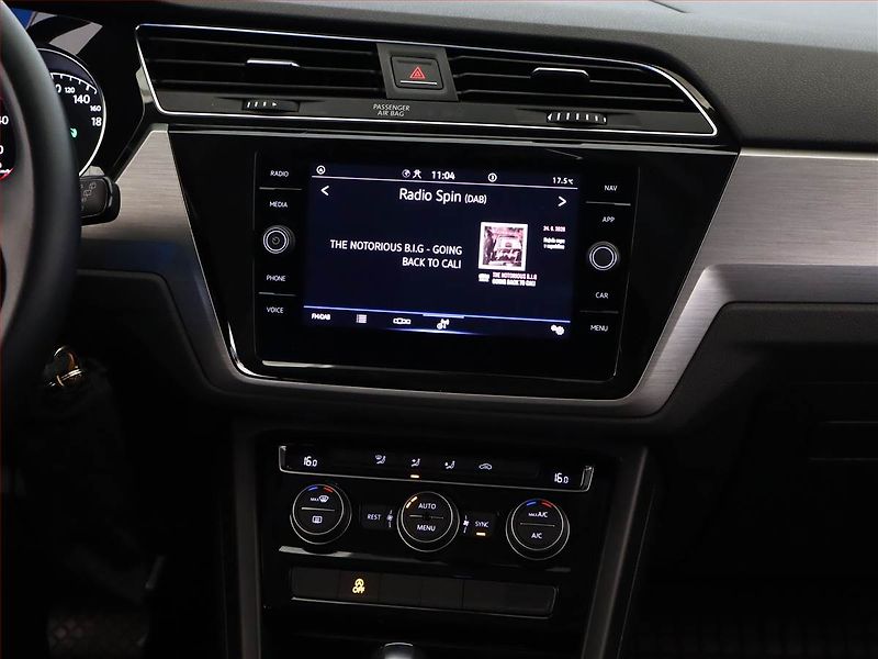Volkswagen Touran (2021) 1.5 TSI - fotka 10 z 16