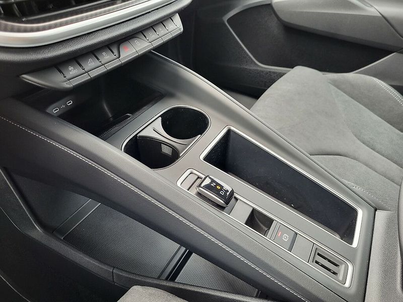 Škoda Elroq Sportline 85 82kWh 210kW - fotka 33 z 35