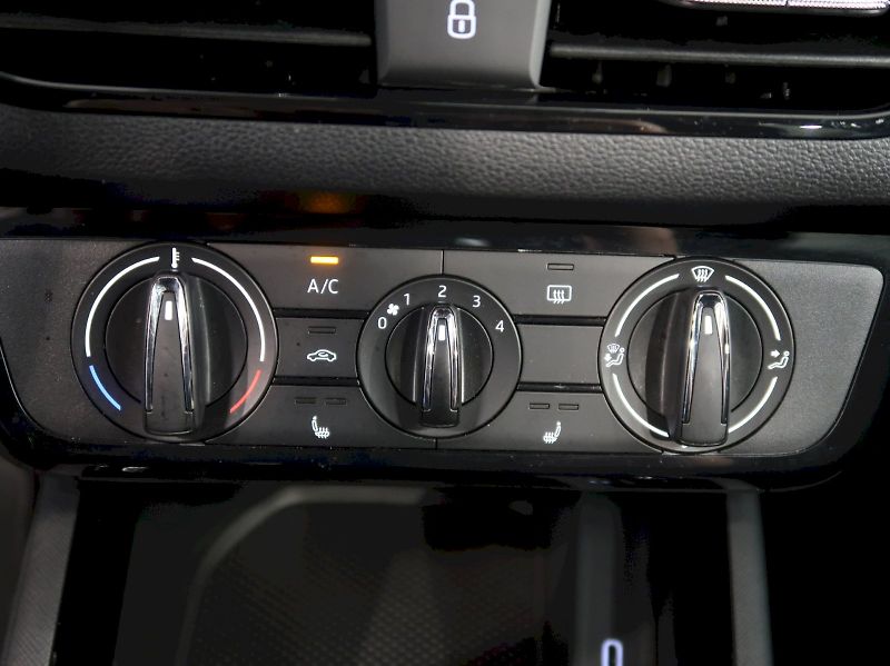 Škoda Kamiq (2025) SELECTION 1.0TSI 85KW - fotka 29 z 38