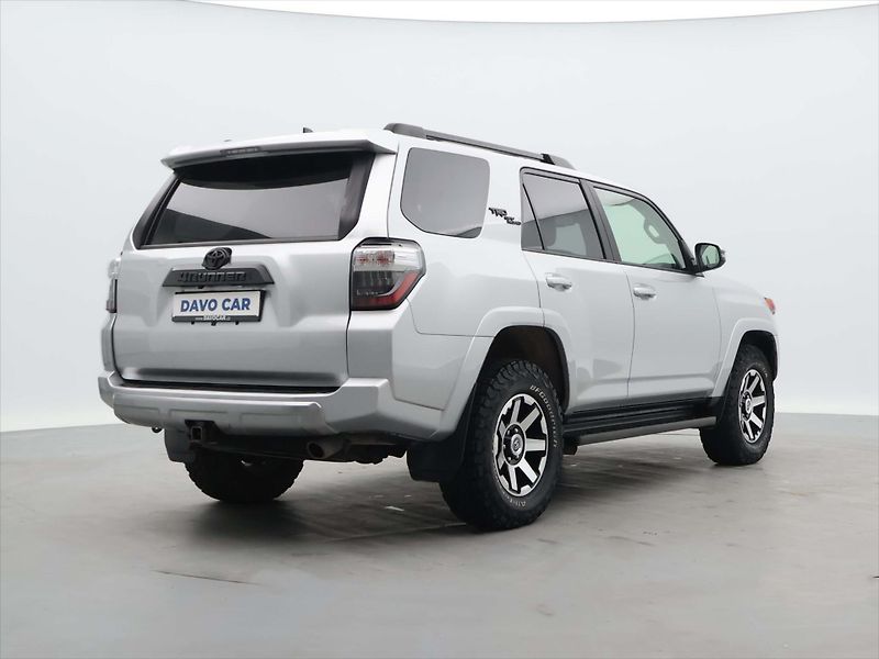 Toyota 4Runner 4,0 L V6 202kW 4WD AUT LED - fotka 7 z 28
