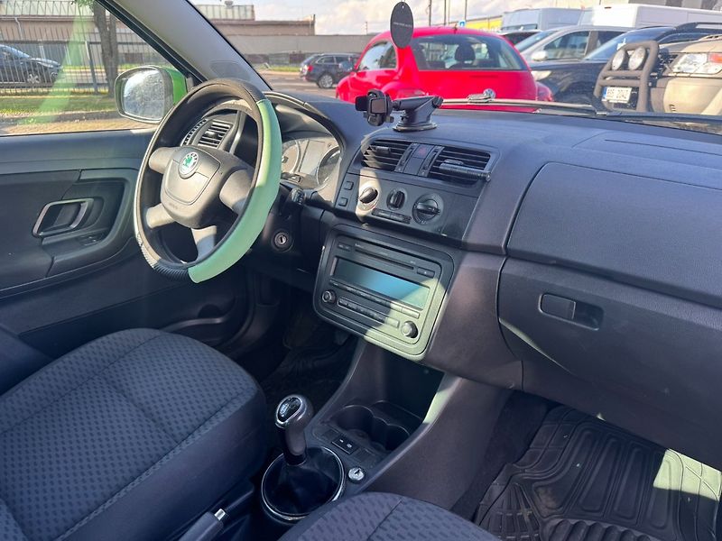 Škoda Fabia (2010) 1,2 TSI 63 KW 2X KOLA - fotka 29 z 45