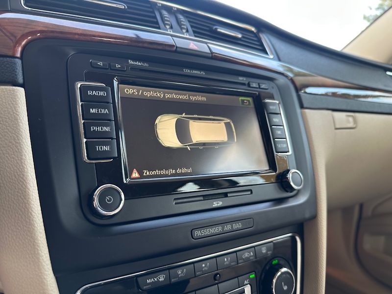 Škoda Superb (2012) 2.0TDi NAVI, SAMO.PARKOVANÍ - fotka 10 z 17