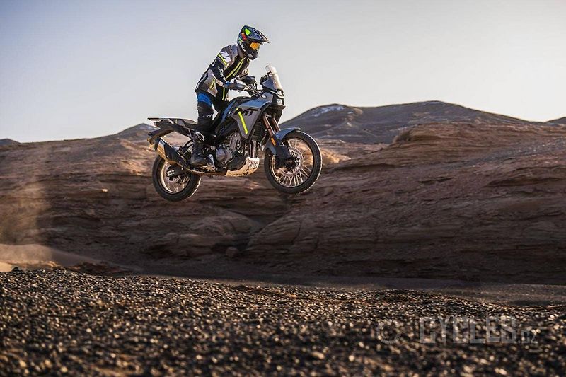 CFMOTO 450 MT-R (2026) - fotka 11 z 14