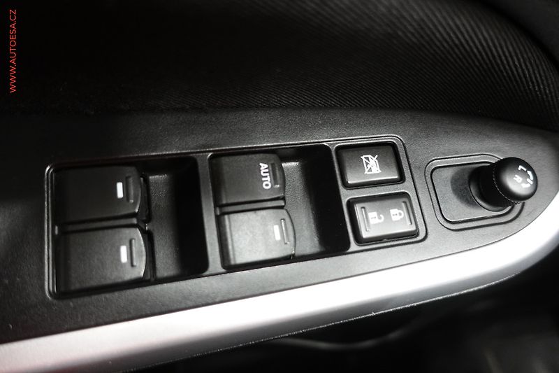 Suzuki Vitara (2016) 1.6 DDiS 4x4, AC, TZ, navi - fotka 14 z 25