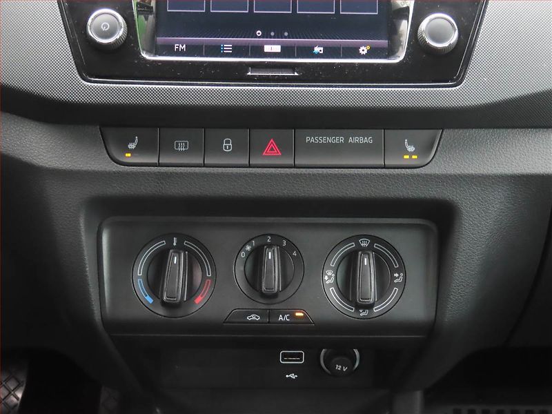 Ford Tourneo Custom (2021) 2.0 EcoBlue mHEV, ČR - fotka 15 z 21