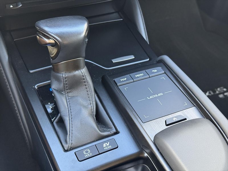 Lexus ES 300h 2,5 Prestige  ES - fotka 18 z 19
