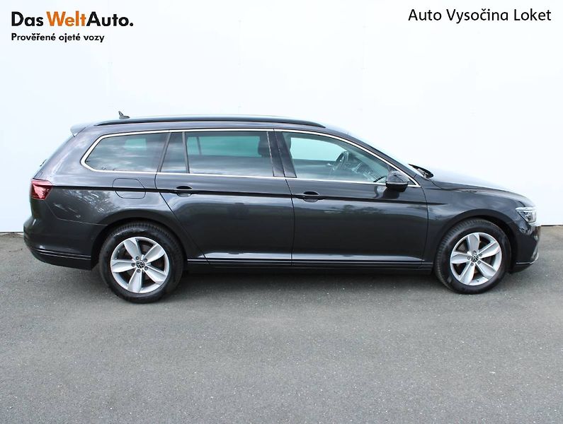 Volkswagen Passat (2022) 1.5 TSI 110kW DSG Head UP disp - fotka 13 z 35