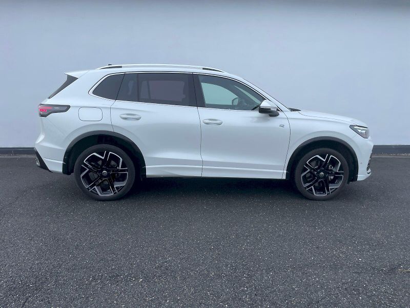 Volkswagen Tiguan (2025) R-LINE 1,5 TSI 130 KW EHYBRID - fotka 7 z 55