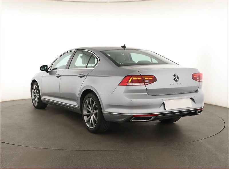 Volkswagen Passat (2022) Elegance 2.0 TDI - fotka 4 z 21