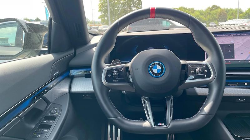 BMW i5 M60 xDrive HuD 360 H/K 4zon - fotka 7 z 11