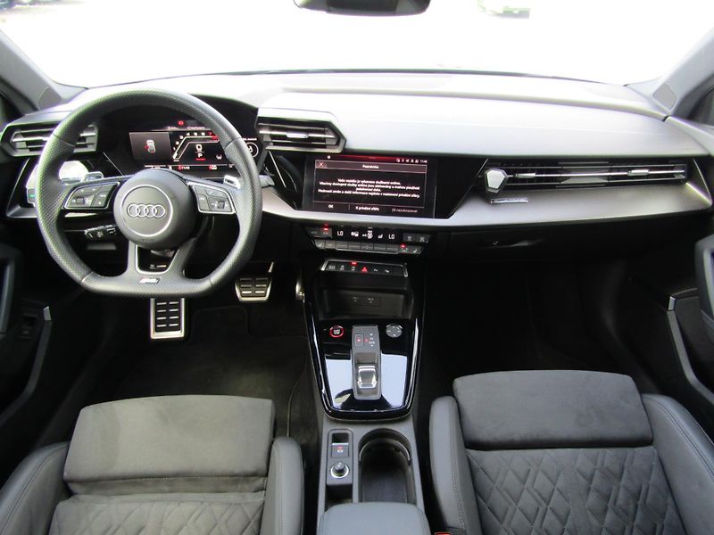 Audi RS 3 (2024) 2,5 TFSI Quattro 294KW - fotka 17 z 30