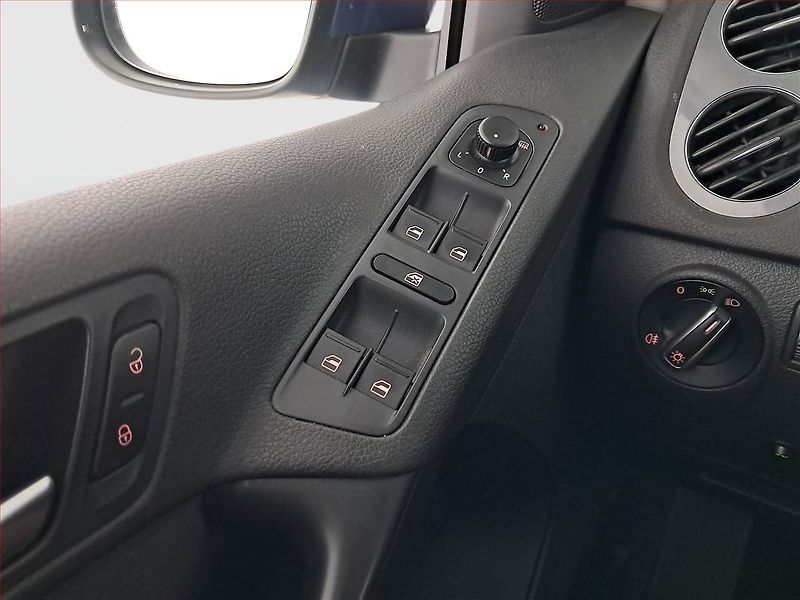 Volkswagen Tiguan (2013) 2.0 TDI, 4X4, Automat - fotka 16 z 18