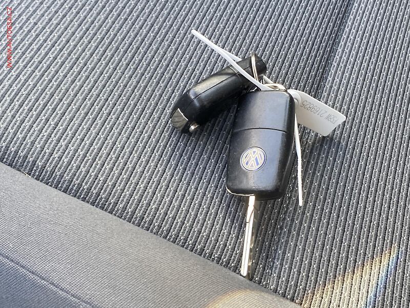 Volkswagen Golf (2009) 1.6i, Trendline - fotka 14 z 14