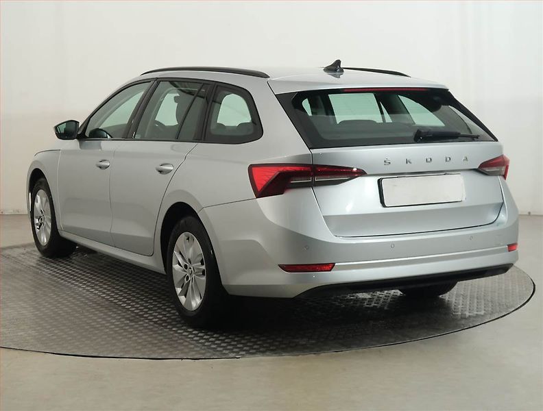 Škoda Octavia (2023) Ambition 2.0 TDI, ČR,1.maj - fotka 4 z 18