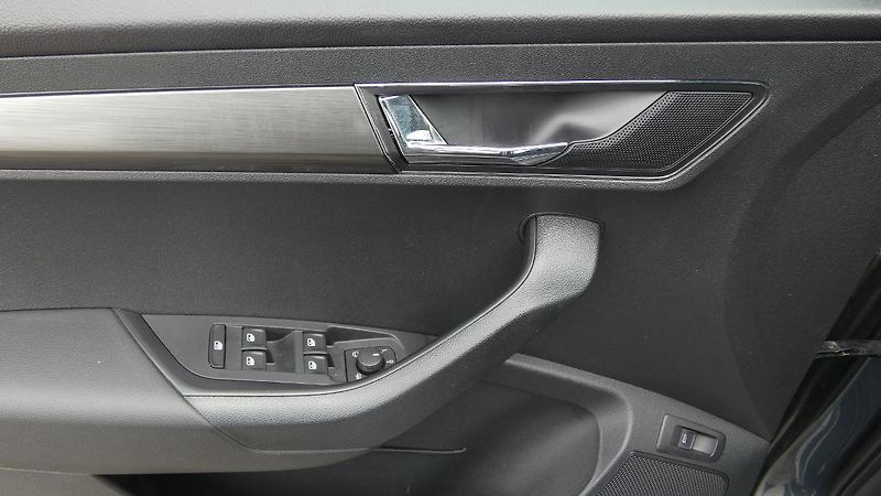 Škoda Karoq 2.0 TDI 110 kW Style 4x4 DSG - fotka 9 z 24