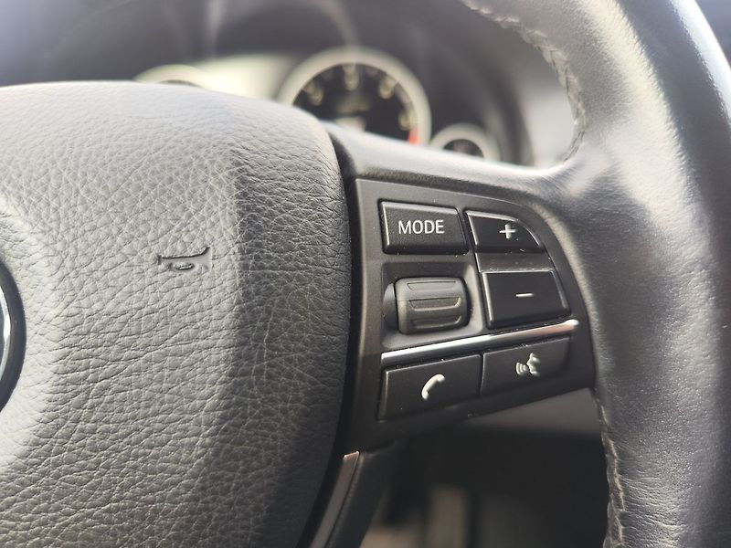 BMW Řada 5 520d/140kW xDrive 8AT - fotka 26 z 32