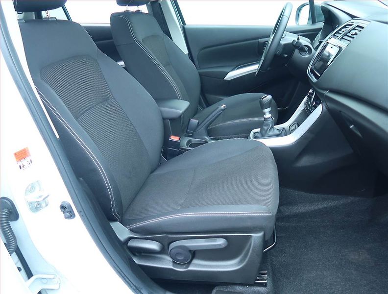 Suzuki SX4 S-Cross (2018) 1.4 BoosterJet, 4X4, ČR,1.maj - fotka 9 z 17