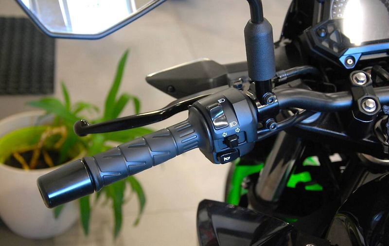 Kawasaki Z 400 (2019) Z400 - po 1.maj, serviska, od - fotka 9 z 20