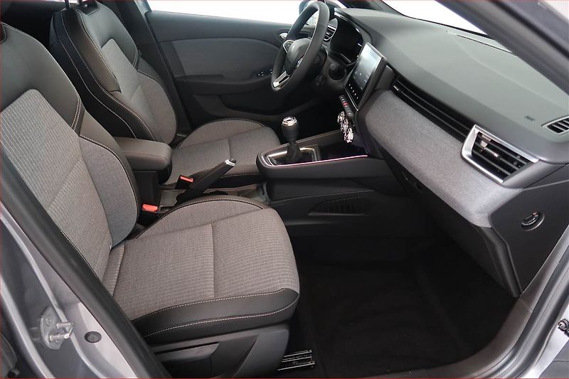 Renault Clio (2026) 1.0 TCe, Tempomat - fotka 9 z 17