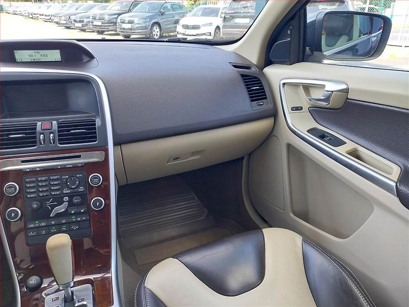 Volvo XC60 (2010) D5, 4X4, Automat, Xenony - fotka 8 z 18