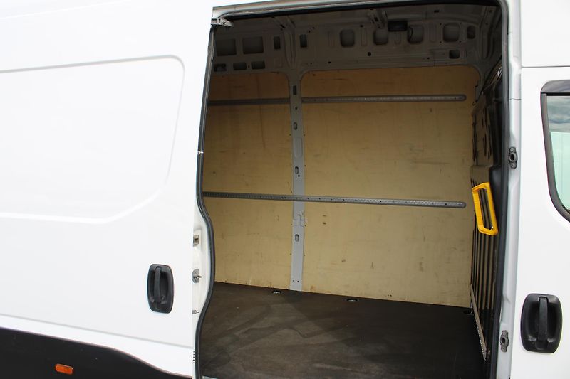 Iveco Daily 35S160 2,3 Hi-Matic XXL 18cm3 - fotka 8 z 22