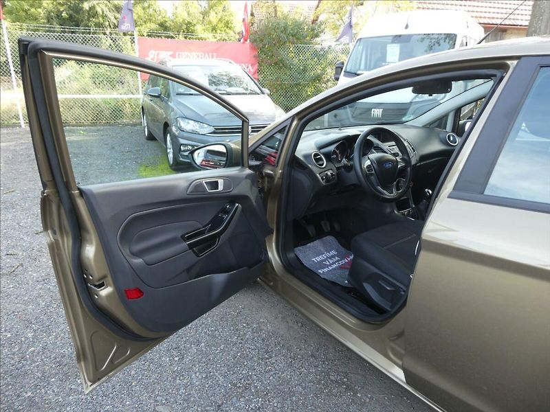 Ford Fiesta 1,2 i 60kW 1.MAJITEL, SERVISKA - fotka 17 z 44