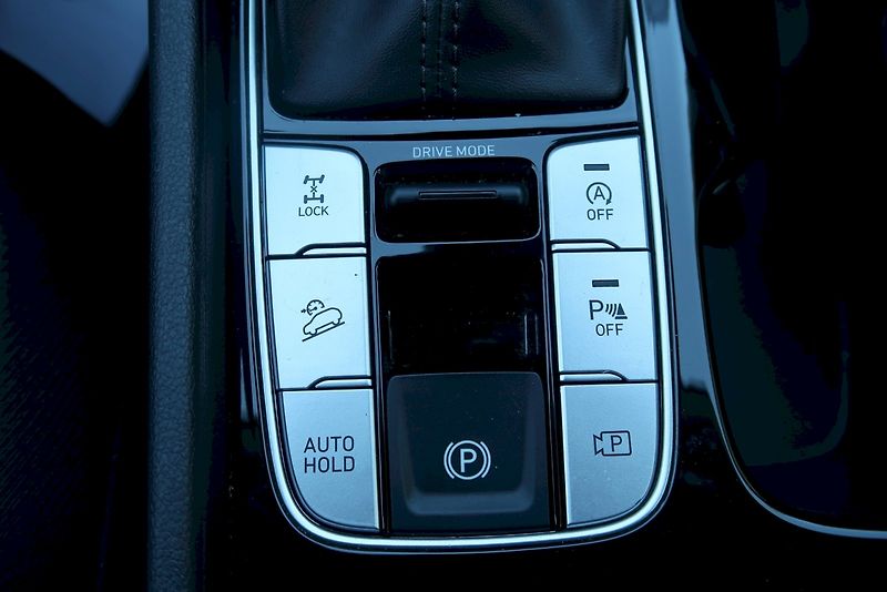 Hyundai Tucson (2022) 1,6 CRDi 100 kW 4x4 AUTOMAT - fotka 11 z 27
