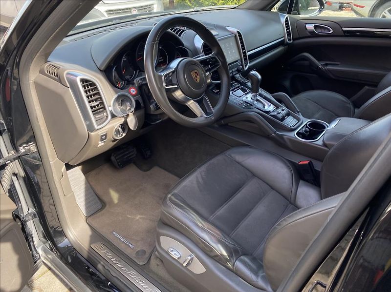 Porsche Cayenne 3,0 D  PLATINUM EDITION SPORT - fotka 11 z 44