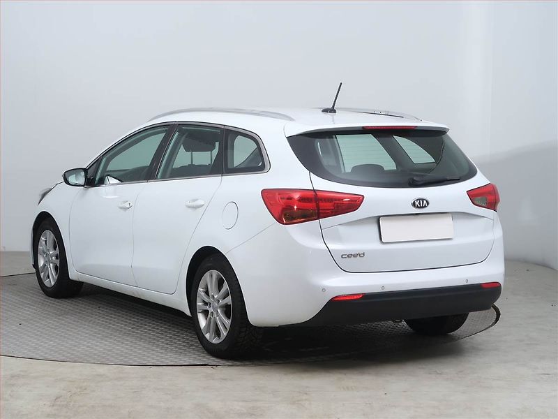 Kia Ceed (2014) 1.6 GDI, Navi, Tempomat - fotka 4 z 14
