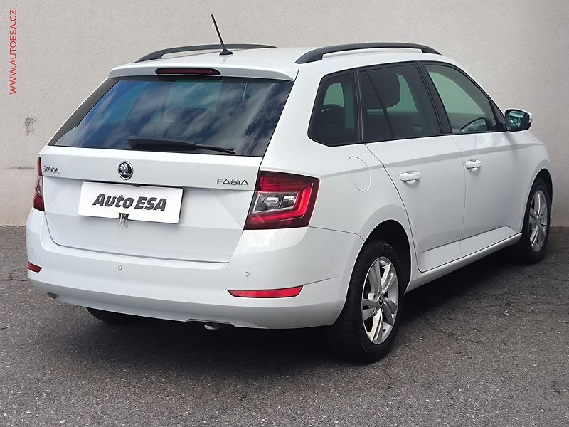 Škoda Fabia (2019) 1.0 TSI, ČR, Style, navi, LED - fotka 4 z 23