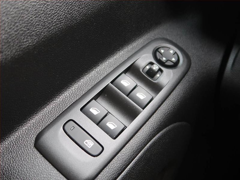 Opel Combo (2019) 1.2 Turbo, 5Míst, SR - fotka 17 z 17