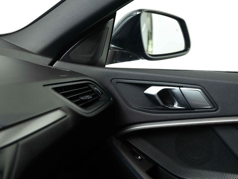 BMW Řada 2 M235i xDrive Gran Coupé - fotka 16 z 22