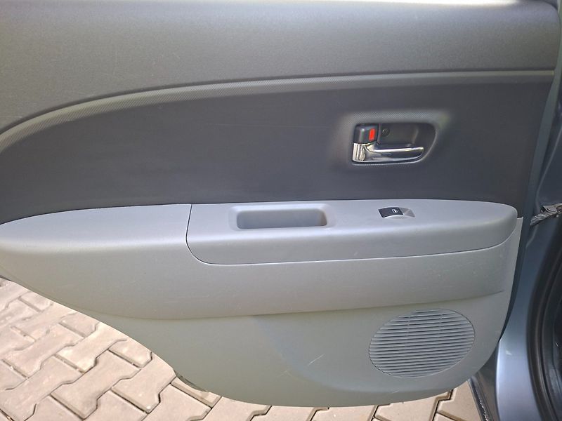 Daihatsu Sirion (2006) 1.3i 67kW AUT 4WD - fotka 32 z 39