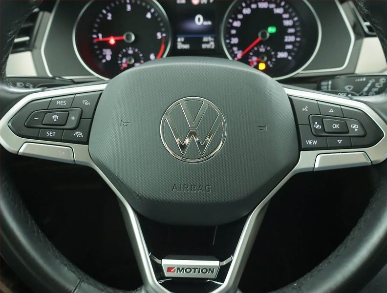 Volkswagen Passat (2021) Elegance 2.0 TDI - fotka 19 z 22