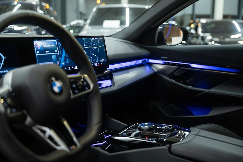 BMW Řada 5 (2025) 540xd M-SPORT NEZÁVISLÉ PANO  - fotka 25 z 54