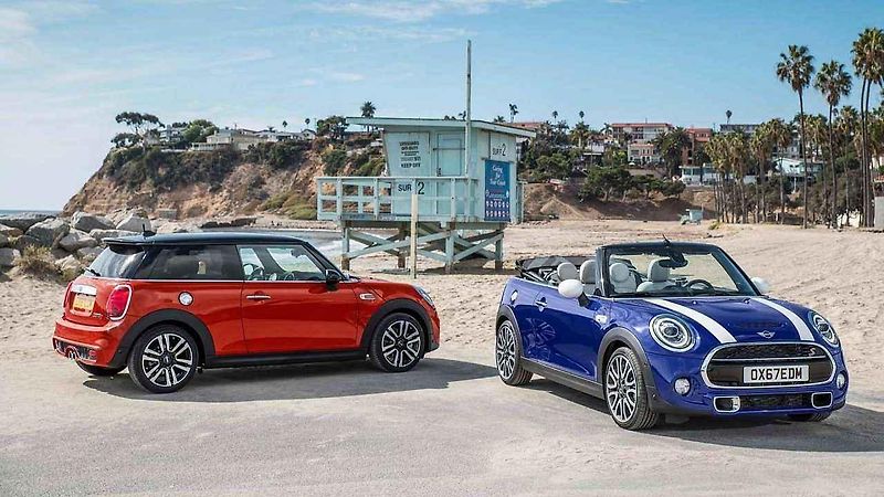 Mini Cooper S a Cabriolet.