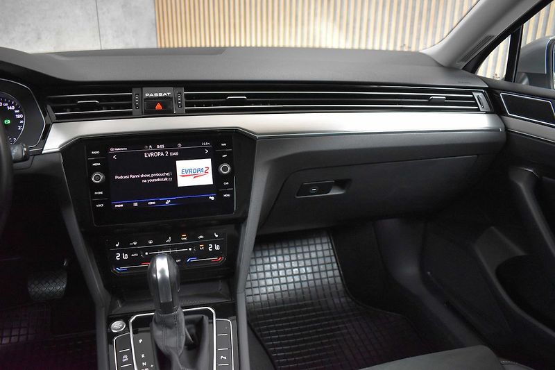 Volkswagen Passat 2.0 TSI Elegance*DSG*ACC*DPH - fotka 9 z 43