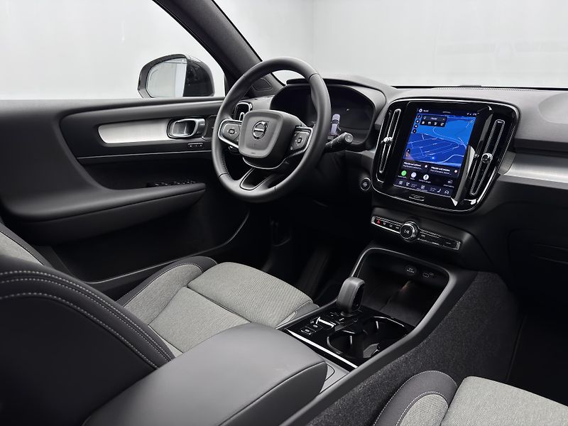 Volvo XC40 B4 DARK PLUS CZ 1.maj - fotka 28 z 47